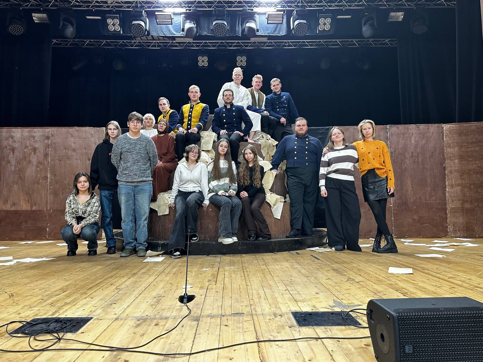 rosutgrnz2ykfqlu26yvqnaslgoxb3wiw4ugkqw0vx63npomwmrfdud_upf1et4btiwh42cphmc-edrc-33joteo.jpg (297 KB)